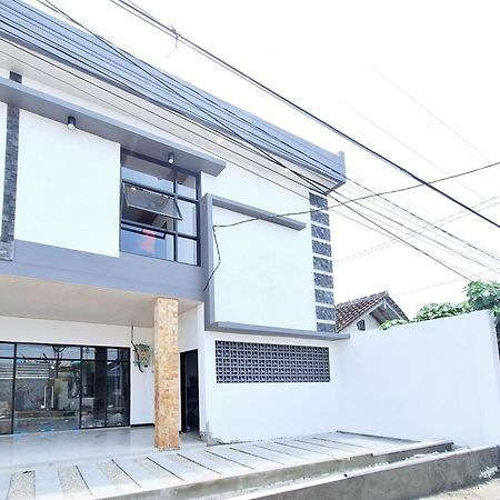 Reddoorz Near Stasiun Kediri Otel Kediri  Dış mekan fotoğraf