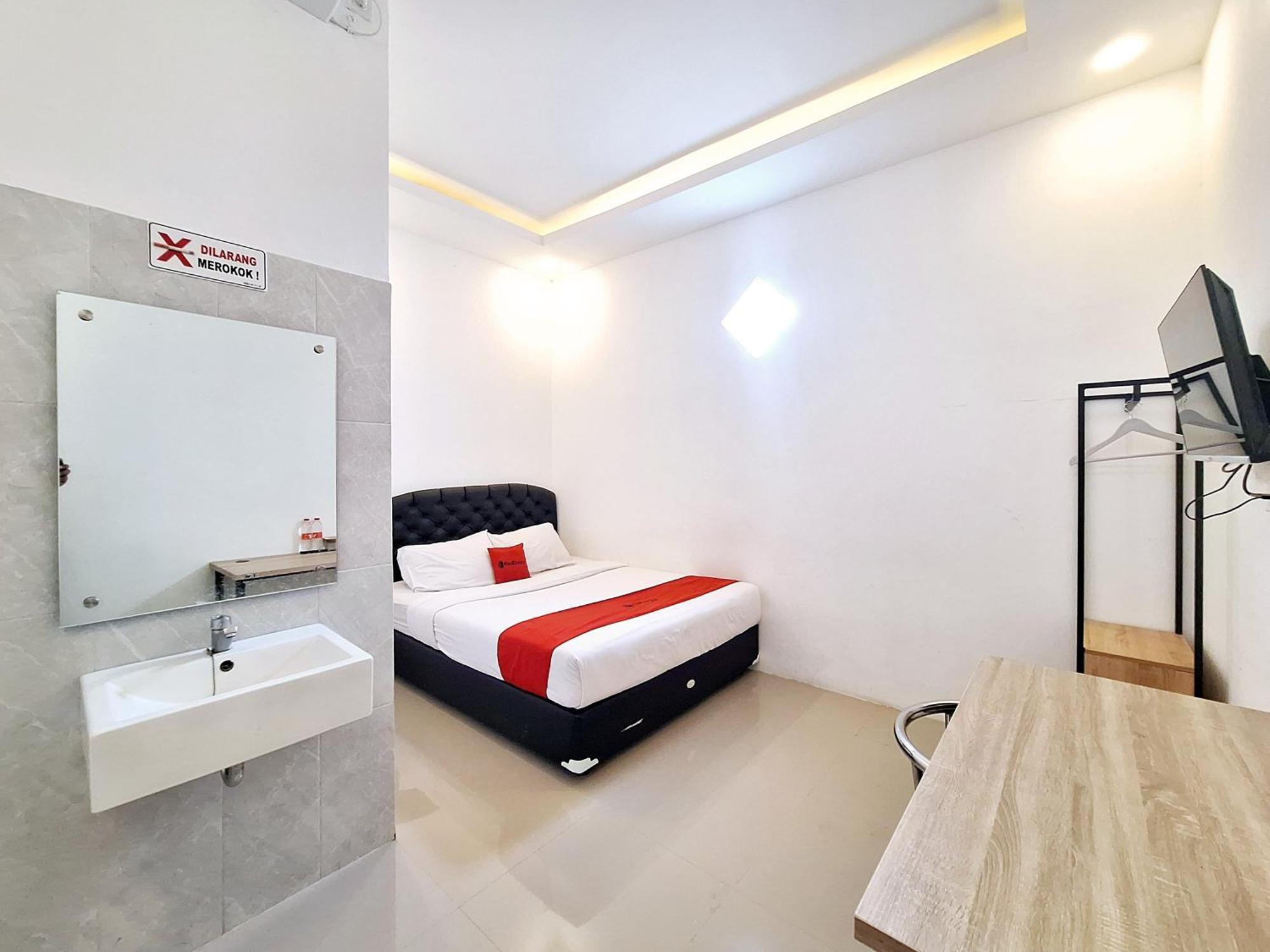 Reddoorz Near Stasiun Kediri Otel Kediri  Dış mekan fotoğraf