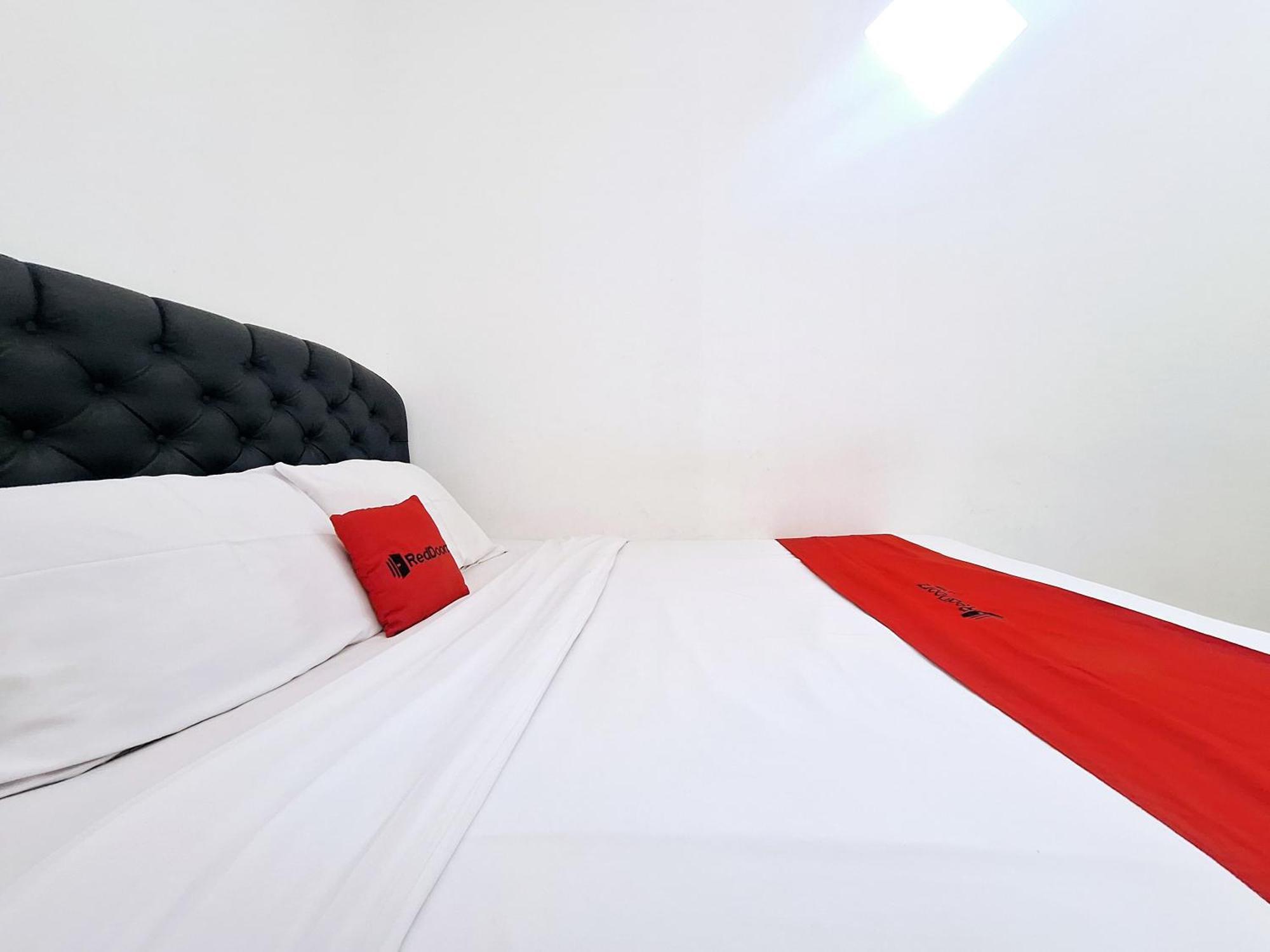Reddoorz Near Stasiun Kediri Otel Kediri  Dış mekan fotoğraf