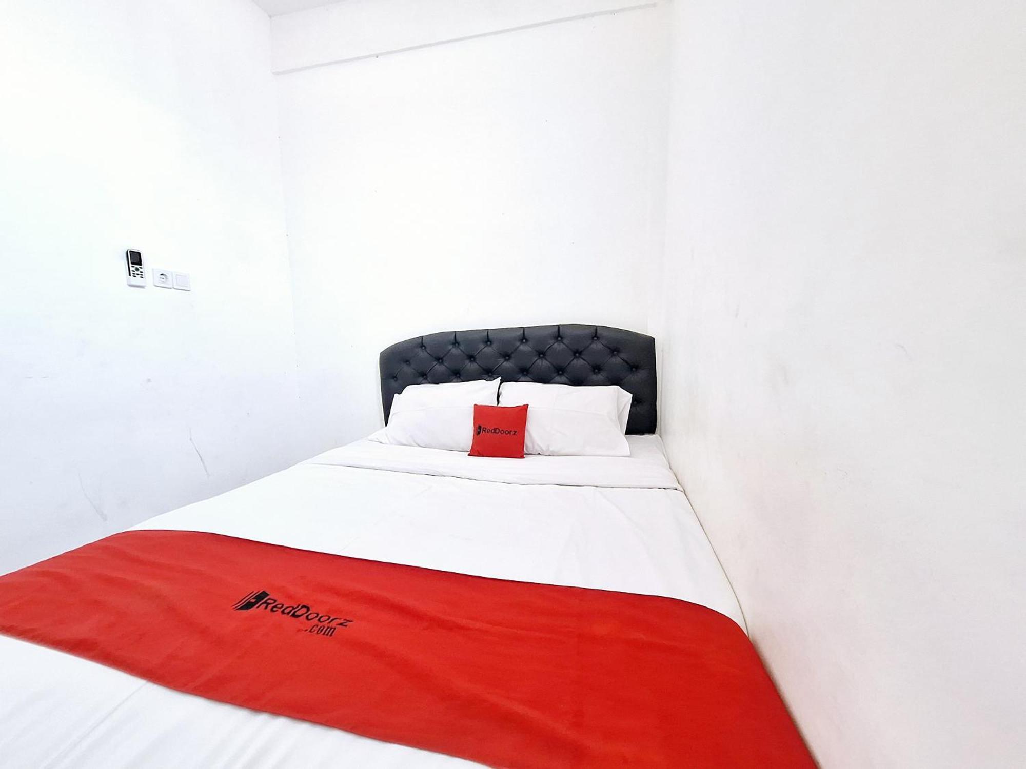 Reddoorz Near Stasiun Kediri Otel Kediri  Dış mekan fotoğraf