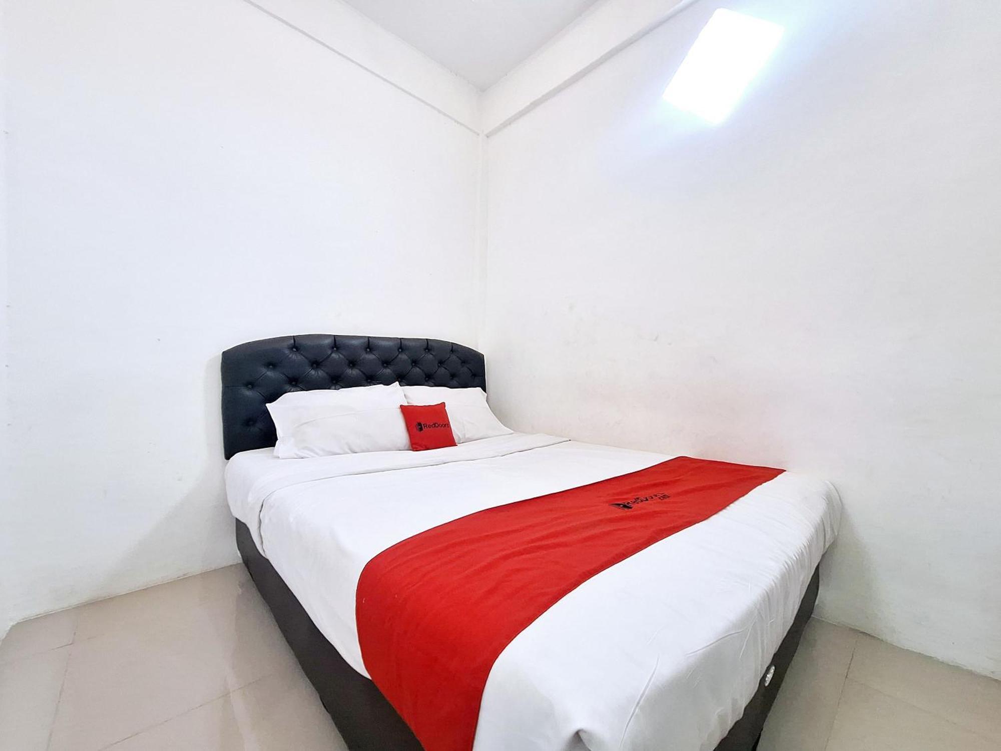 Reddoorz Near Stasiun Kediri Otel Kediri  Dış mekan fotoğraf