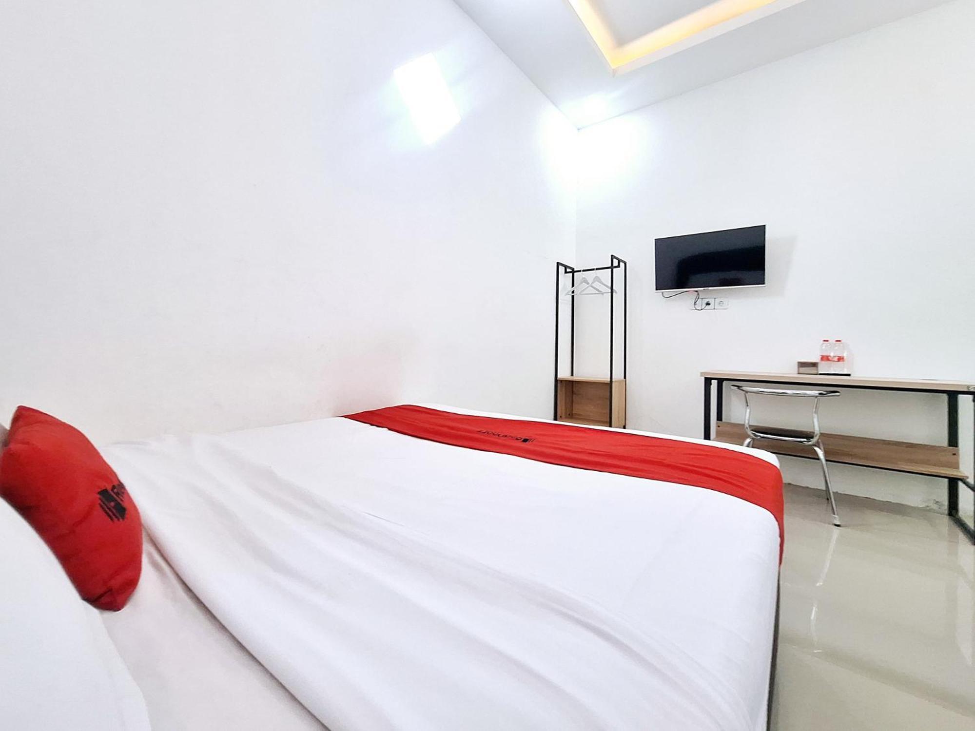 Reddoorz Near Stasiun Kediri Otel Kediri  Dış mekan fotoğraf