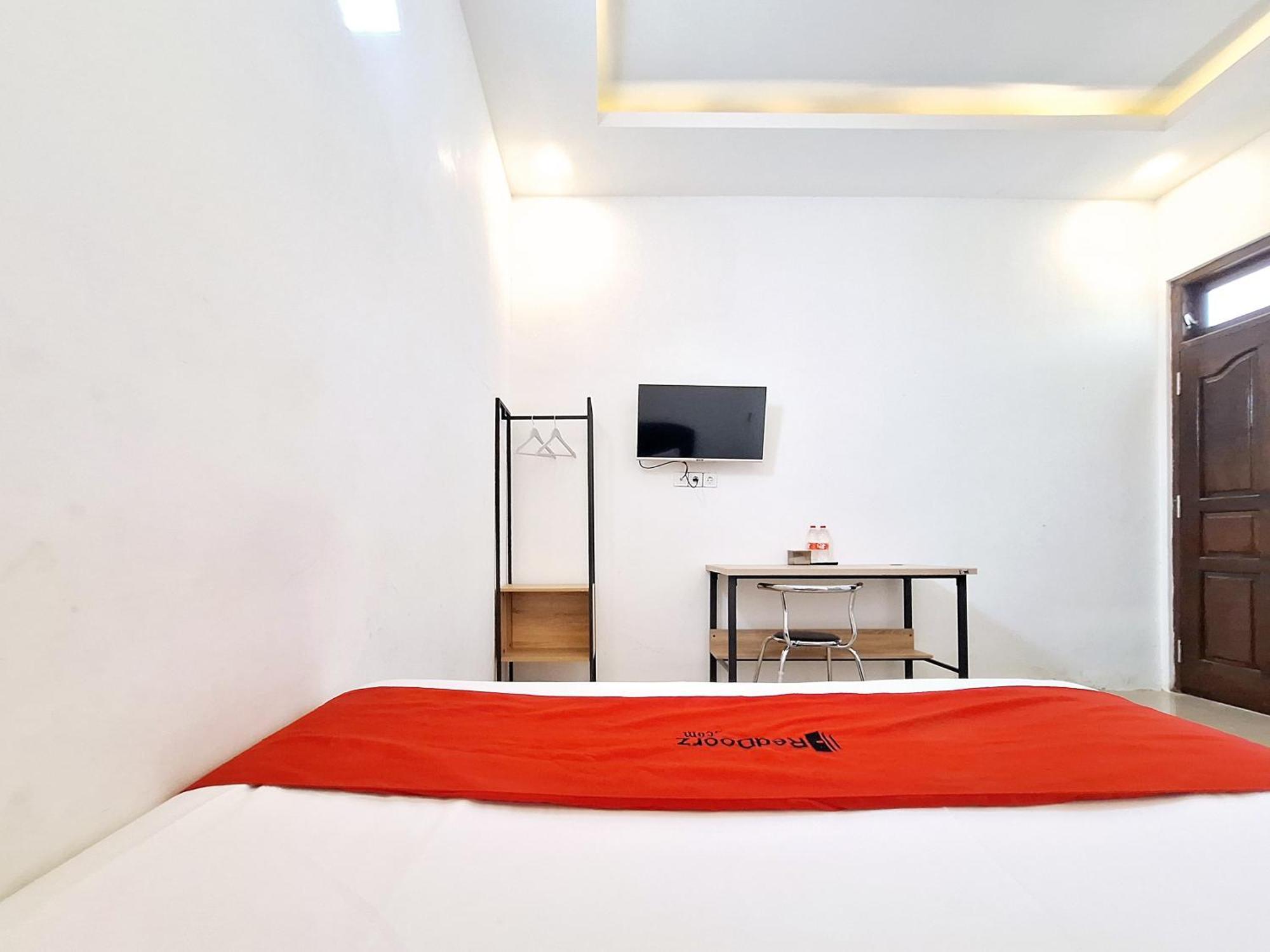 Reddoorz Near Stasiun Kediri Otel Kediri  Dış mekan fotoğraf